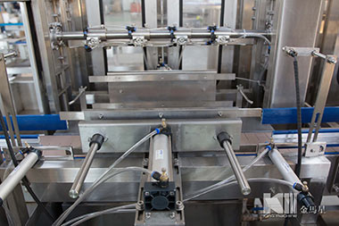 automatic-liner-type-washing-filling-capping-machine-2