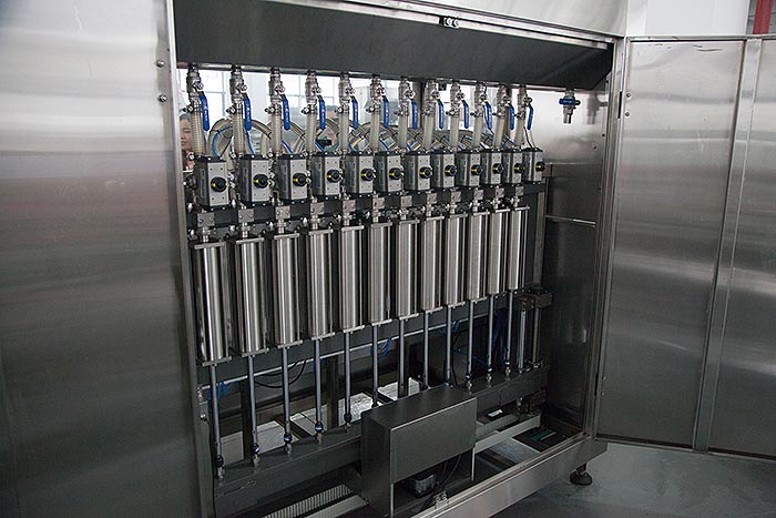 edible-oil-filling-capping-machine-1