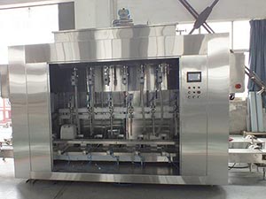 linear-type-automatic-lubrication-oil-bottling-machine